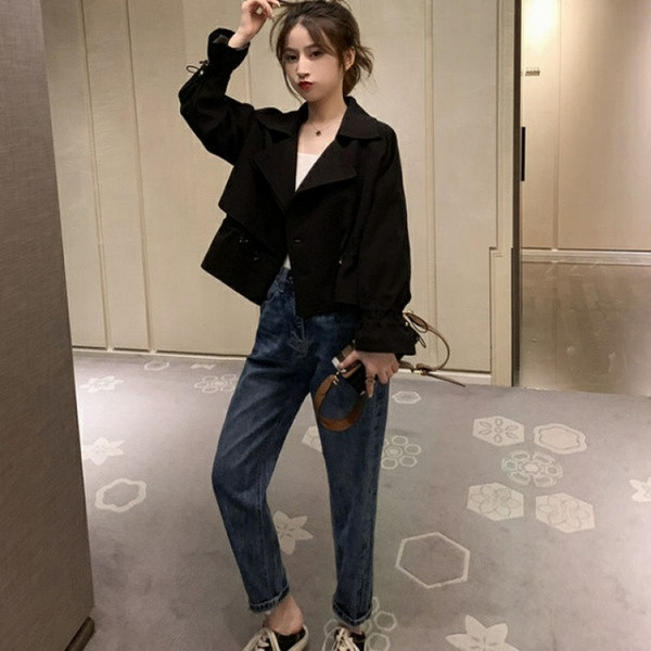 Női őszi kabát spitz nyakkivágással - rövid fekete és bézs modell