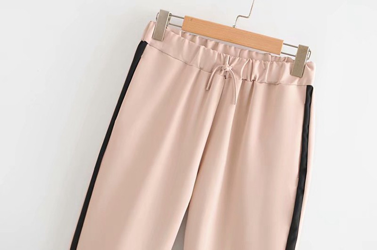 Sport- és alkalmi nadrág gumírozott derékkal és oldalsó szegéllyel