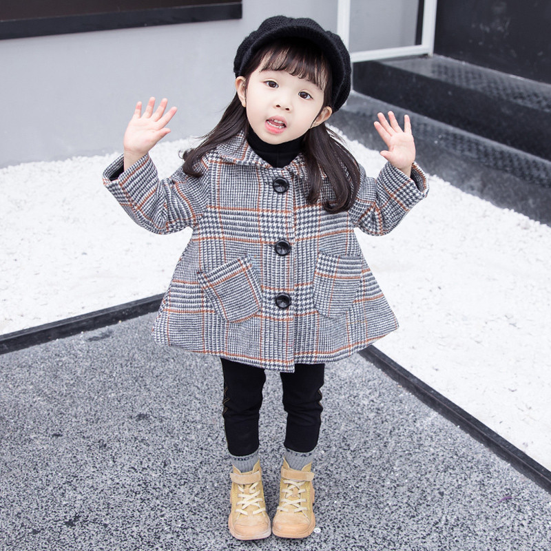 Καρό παιδικό παλτό σε δύο χρώματα με τσέπες για κορίτσια