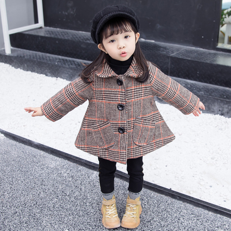 Καρό παιδικό παλτό σε δύο χρώματα με τσέπες για κορίτσια
