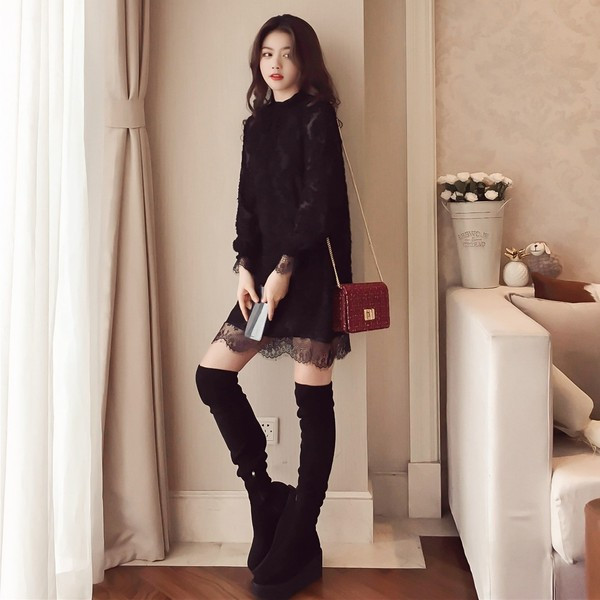 HIT Lace elegáns női ruha hosszú ujjú fekete-fehér színben