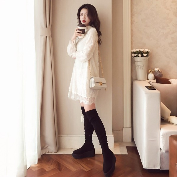 HIT Lace elegáns női ruha hosszú ujjú fekete-fehér színben