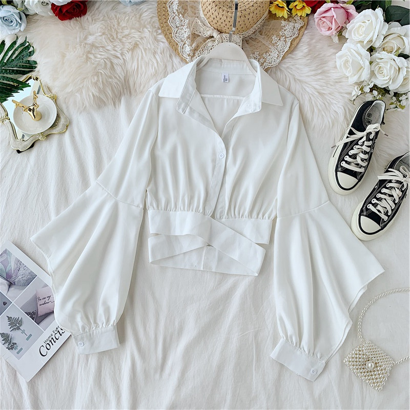 Cămașă modernă de damă cu mâneci largi în alb și negru