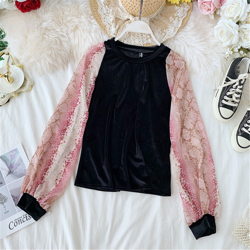 Μοντέρνα γυναικεία μπλούζα βελούδο με ζωικό πριντ