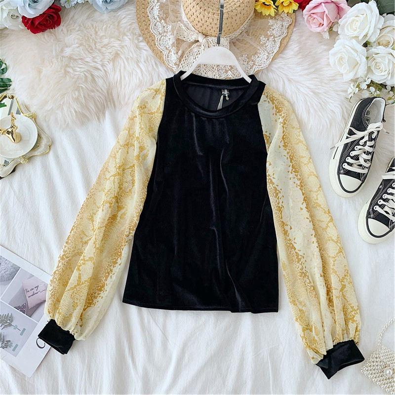 Μοντέρνα γυναικεία μπλούζα βελούδο με ζωικό πριντ