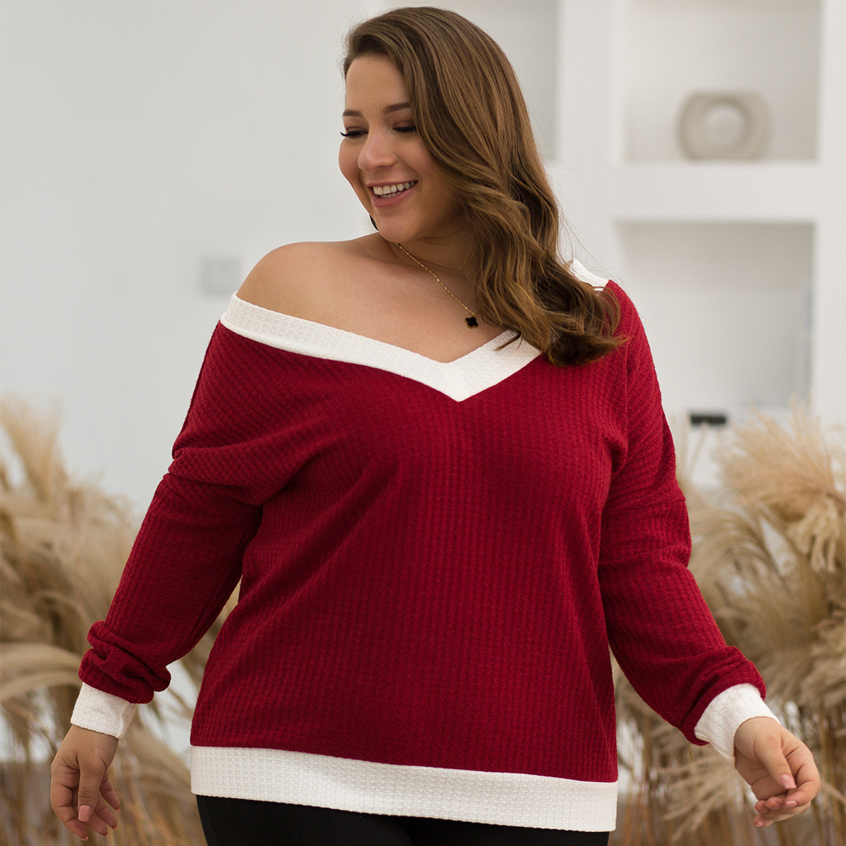 Modern női blúz hosszú ujjal és V-nyakú piros színben