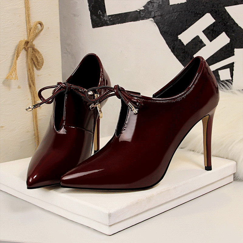 Μοντέρνα γυναικεία παπούτσια με οικολογικό δέρμα  με κοιρδάονια