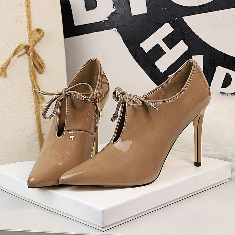 Μοντέρνα γυναικεία παπούτσια με οικολογικό δέρμα  με κοιρδάονια