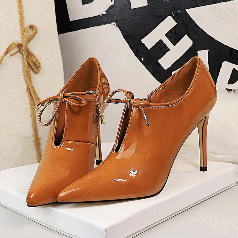 Μοντέρνα γυναικεία παπούτσια με οικολογικό δέρμα  με κοιρδάονια