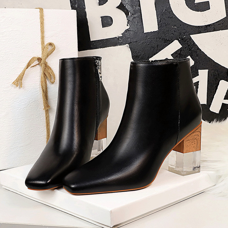 Γυναικείες μπότες δερματίνι σε διάφορα χρώματα