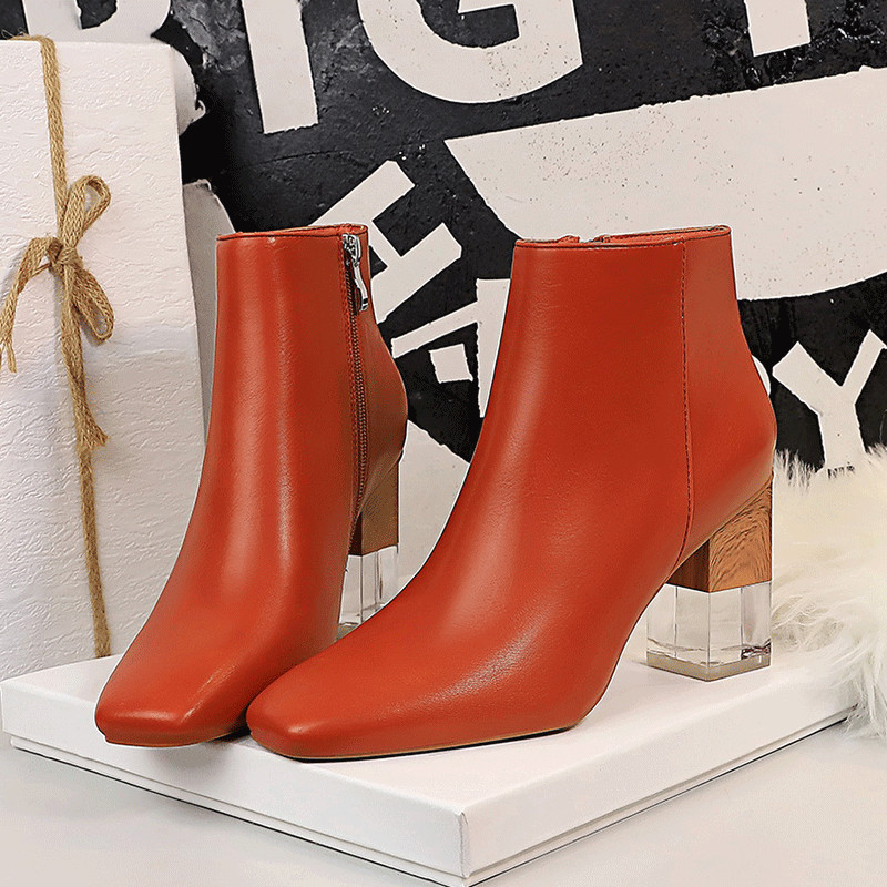 Γυναικείες μπότες δερματίνι σε διάφορα χρώματα