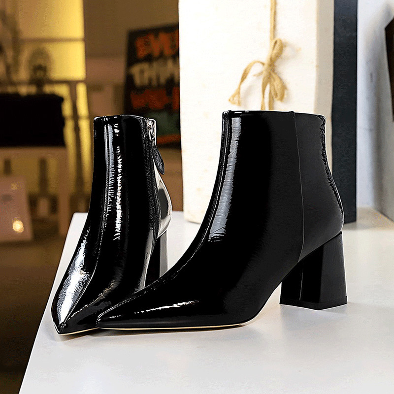 Új, vastag sarkú női csizma modell több színben