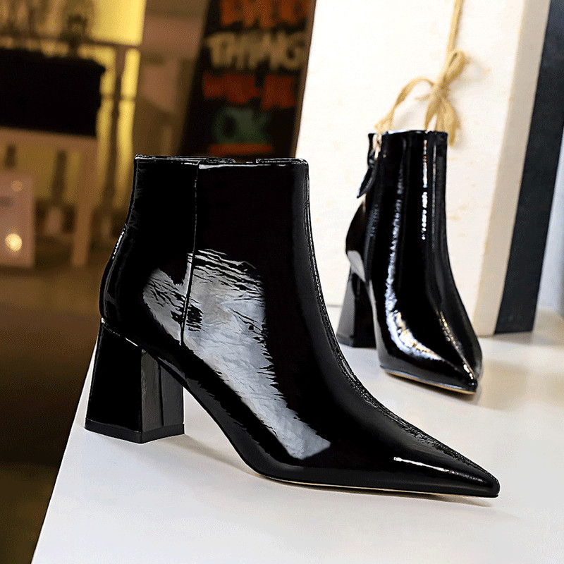 Új, vastag sarkú női csizma modell több színben