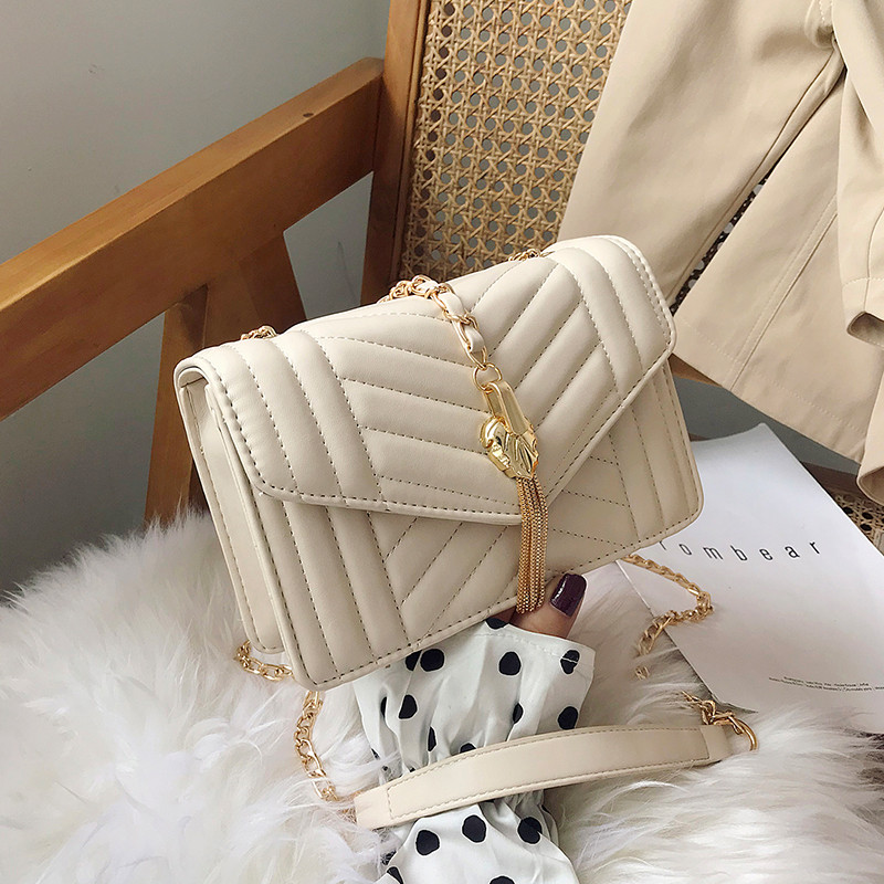 Geanta de dama eleganta cu element metalic in patru culori