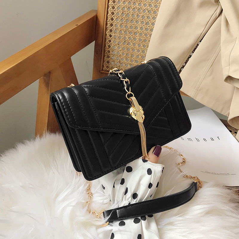 Geanta de dama eleganta cu element metalic in patru culori