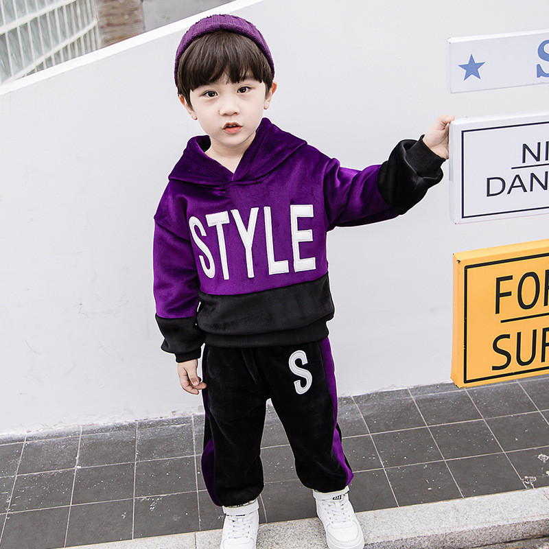 Új modell sport gyerek szett fiúknak piros és lila színben