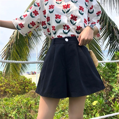 Pantaloni scurti de dama cu talie inalta si nasture in trei culori