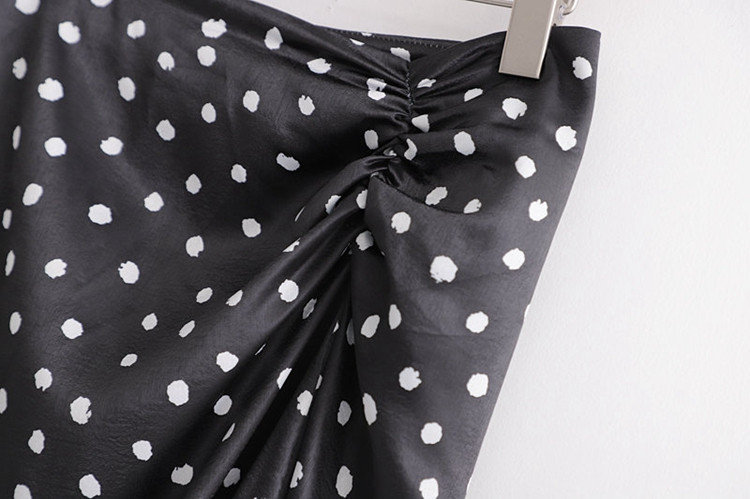 Hosszú női szoknya magas derékkal, oldalsó hasítékkal