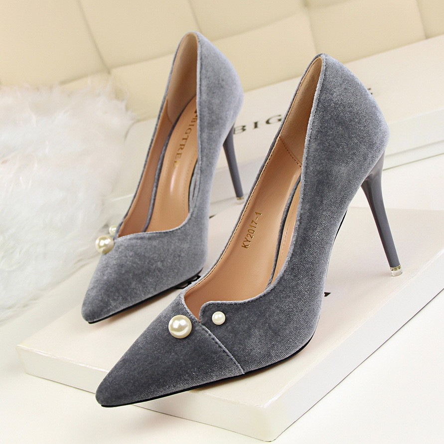 Elegáns női magas sarkú cipő gyöngyökkel több színben