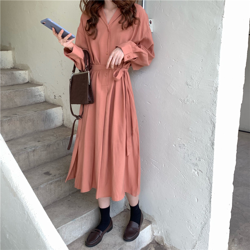 Női hosszú ruha három színben, spitz nyakkivágással