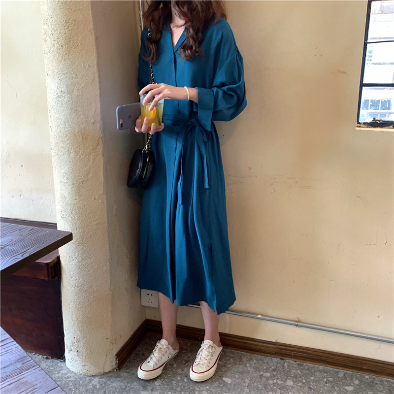 Női hosszú ruha három színben, spitz nyakkivágással