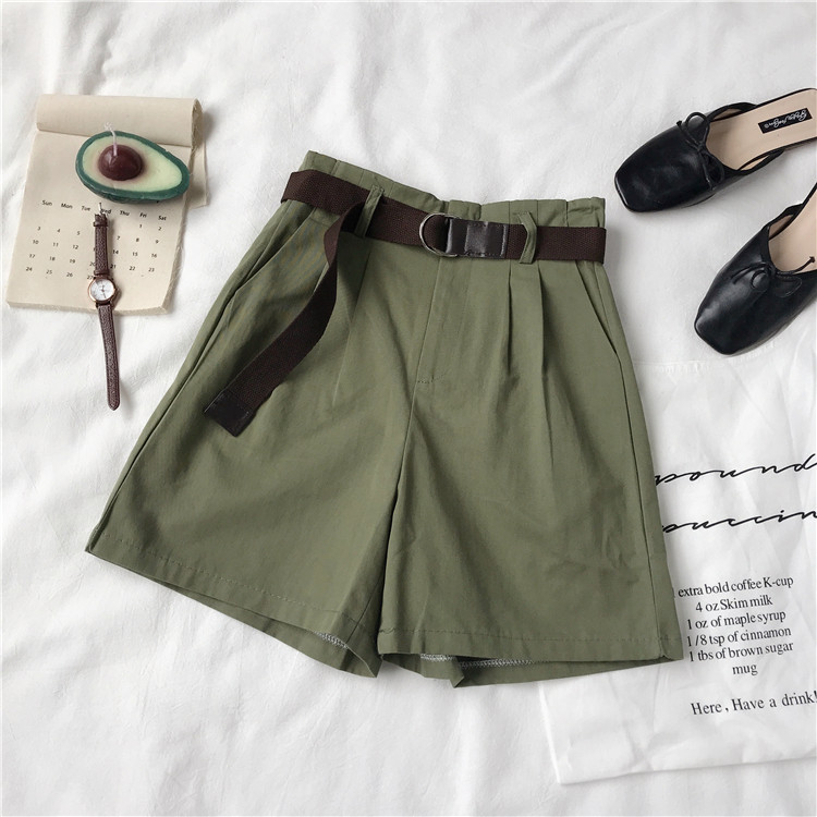 Modern női rövidnadrág övvel több színben