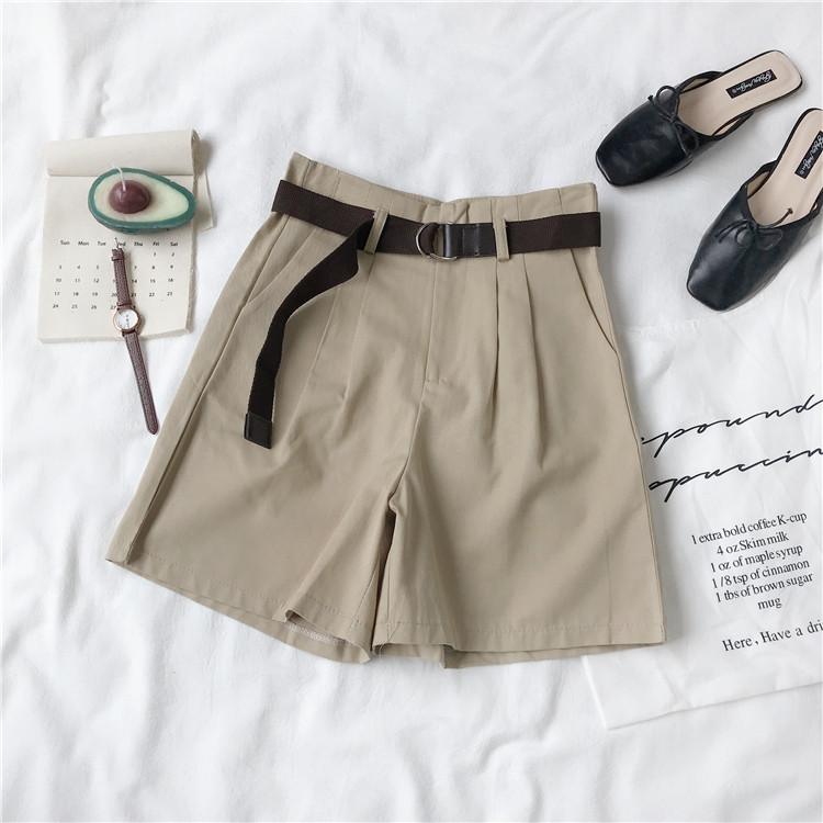 Modern női rövidnadrág övvel több színben