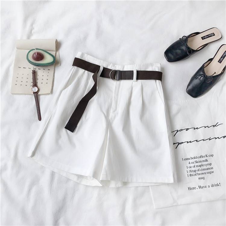 Modern női rövidnadrág övvel több színben