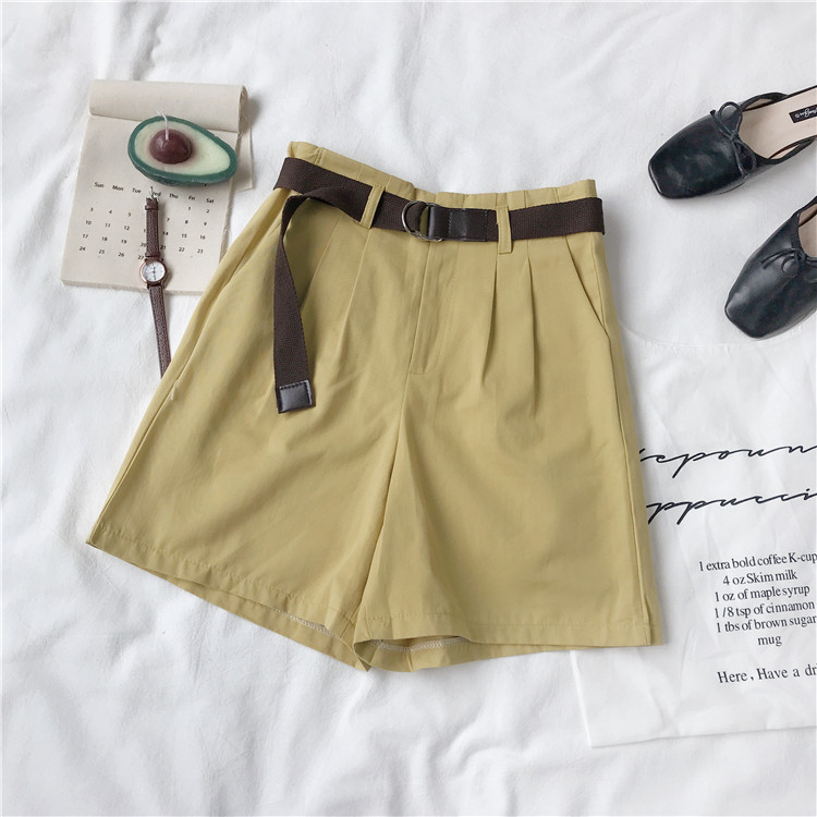 Modern női rövidnadrág övvel több színben