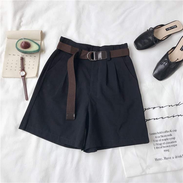Modern női rövidnadrág övvel több színben