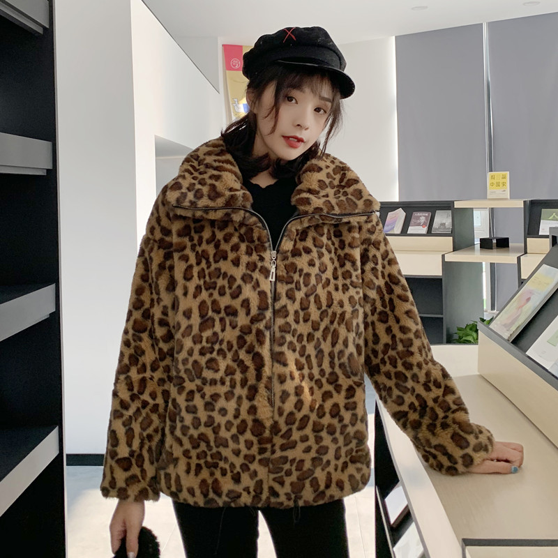 Modern női kabát cipzárral és állatmintával