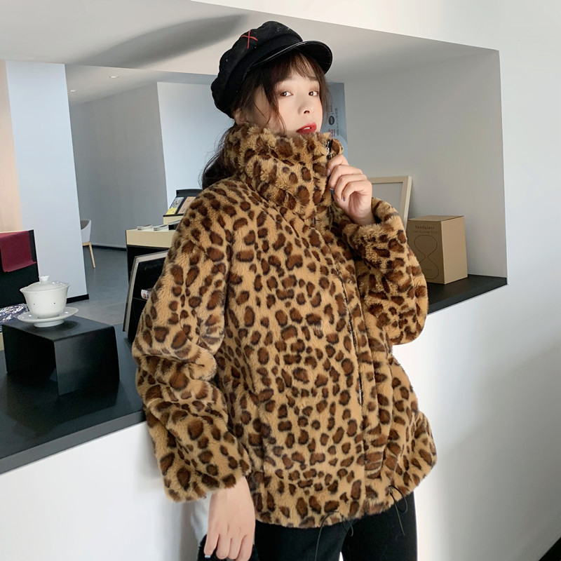 Modern női kabát cipzárral és állatmintával