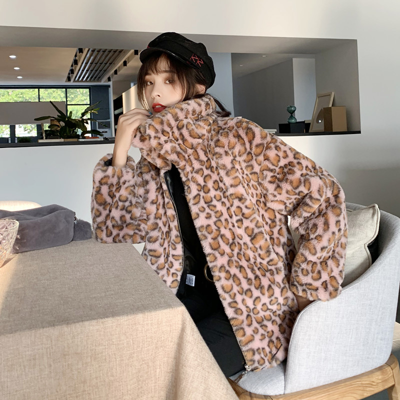 Modern női kabát cipzárral és állatmintával