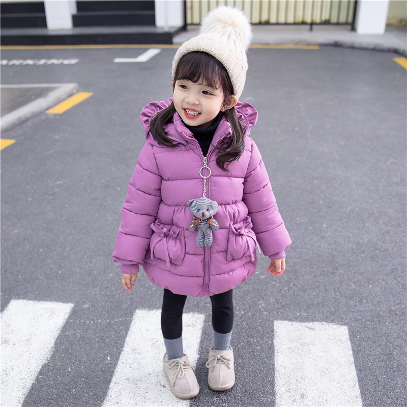 Modern téli gyerekdzseki kapucnival és zsebekkel lányoknak