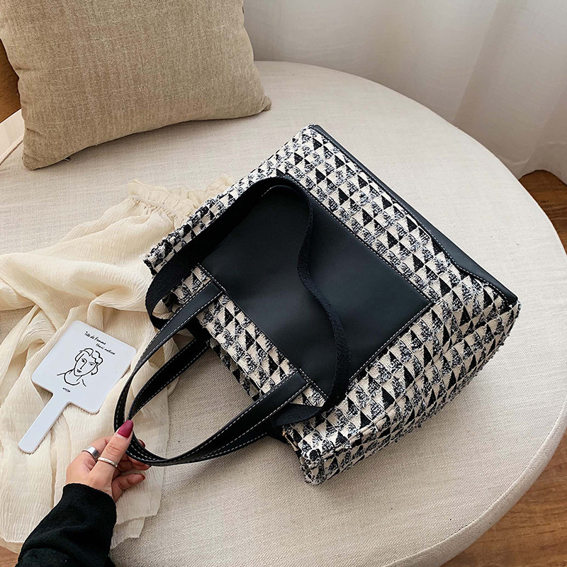 Modern női táska cipzárral, négy színben