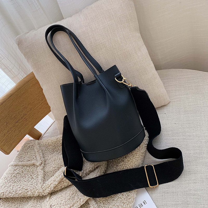 Női bőrtáska két füllel több színben