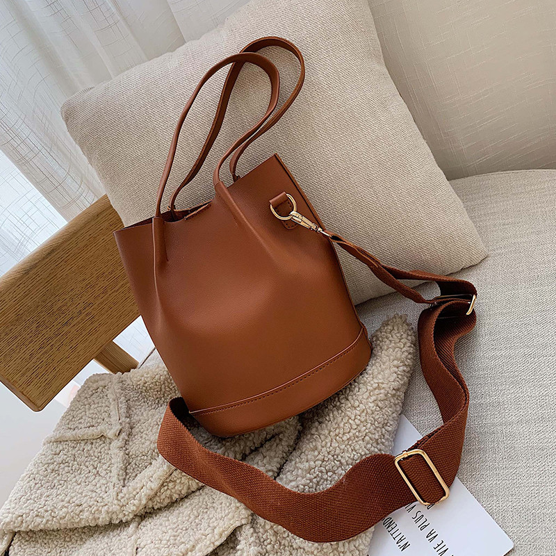 Női bőrtáska két füllel több színben