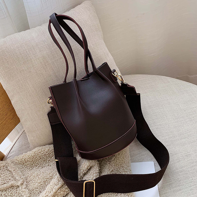 Női bőrtáska két füllel több színben