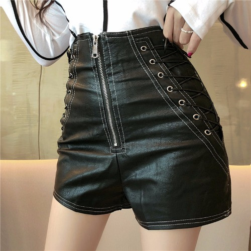 Pantaloni scurți de damă din piele artificială alb-negru