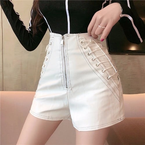 Pantaloni scurți de damă din piele artificială alb-negru