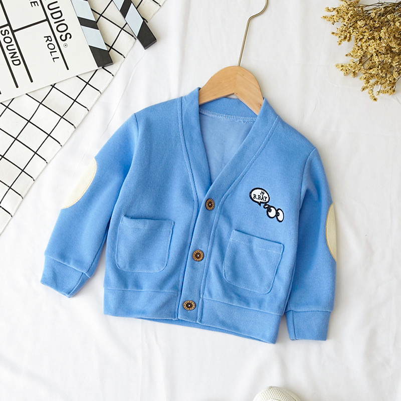 Gyermekmellény két színben hímzéssel és zsebekkel lányoknak