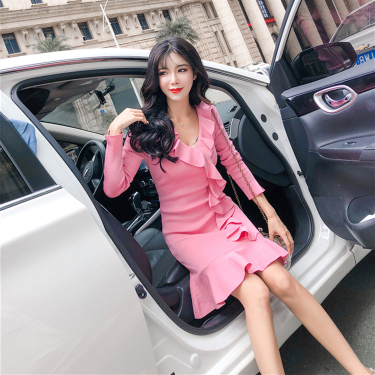 Rochie eleganta de dama cu decolteu spitz din tricotat subtire