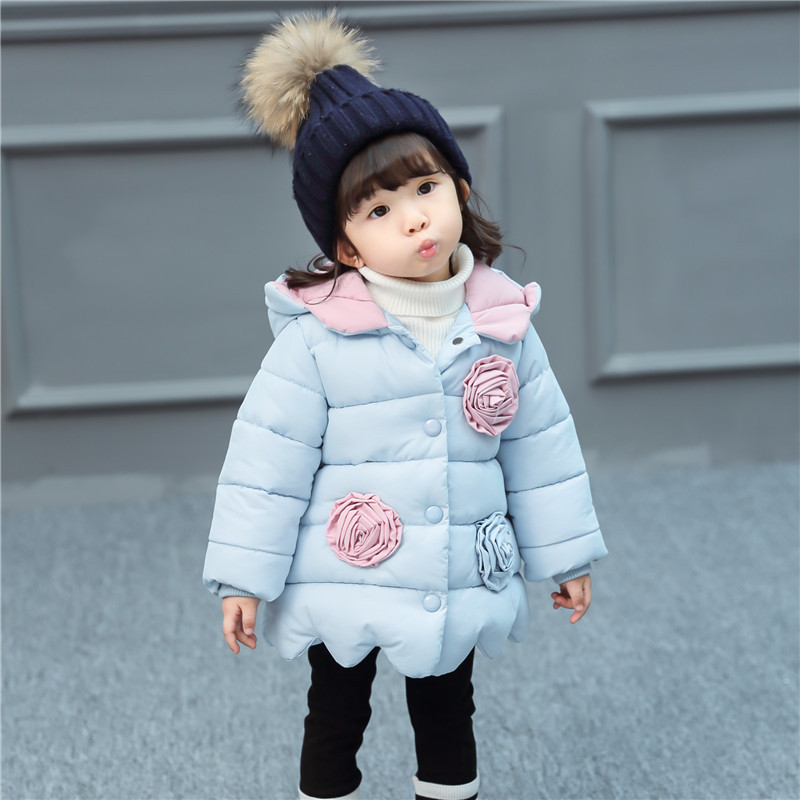 Új modell modern gyerek kabát lányoknak 3D elemmel rózsaszín, lila és kék színekben