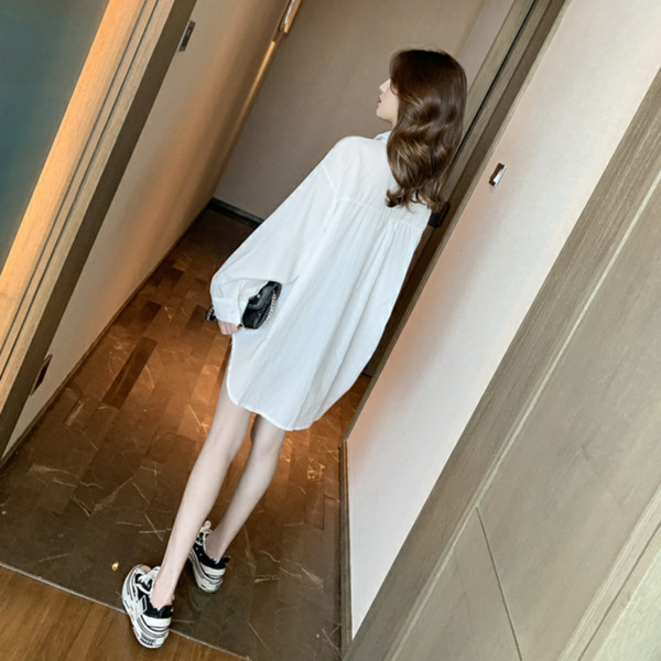 Cămașă de damă - model larg și lung în verde și alb