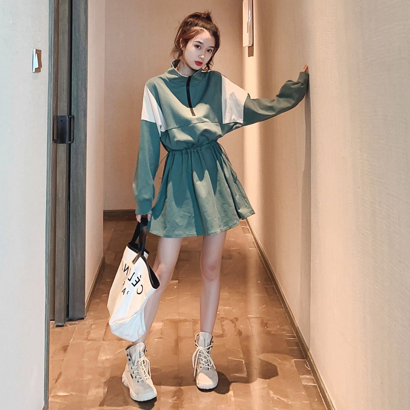 Új modell sport-alkalmi ruha gumírozott derékkal, két színben