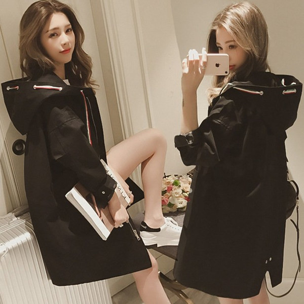 Női sport-alkalmi kabát kapucnival fekete színben