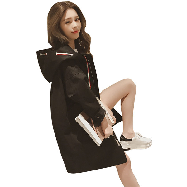 Női sport-alkalmi kabát kapucnival fekete színben