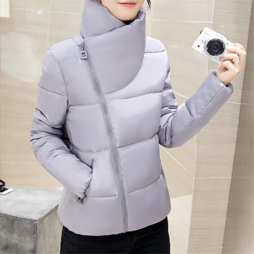 Modern női rövid kabát magas gallérral, aszimmetrikus rögzítéssel, több színben