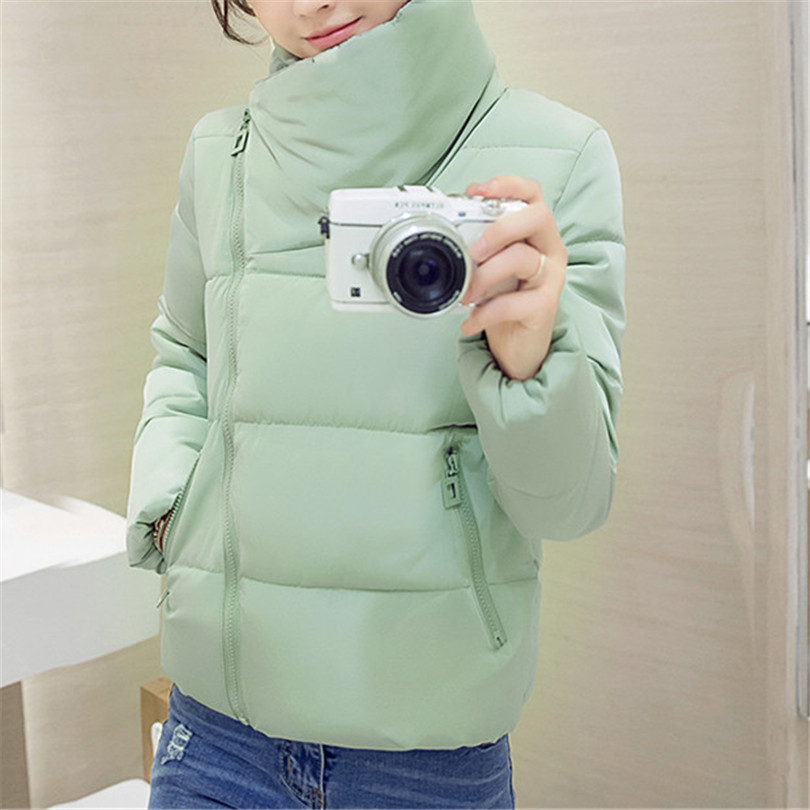 Modern női rövid kabát magas gallérral, aszimmetrikus rögzítéssel, több színben