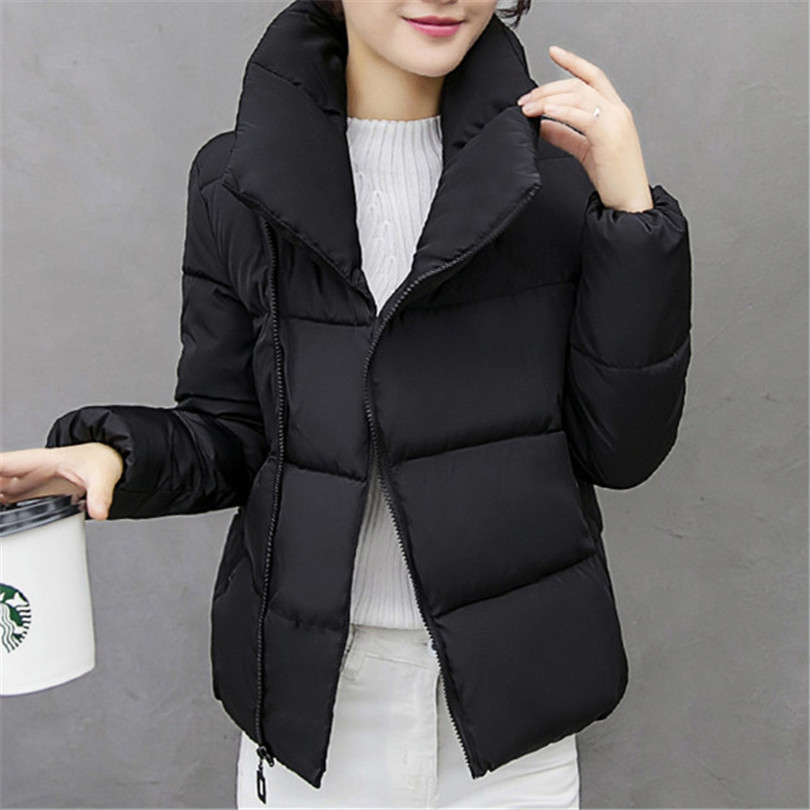 Modern női rövid kabát magas gallérral, aszimmetrikus rögzítéssel, több színben